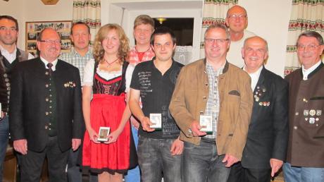 Die Teilnehmer an der deutschen Meisterschaft erhielten beim großen Ehrungsabend eine Erinnerungsplakette des Sportschützengaues Aichach. 
