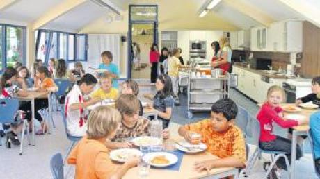 So wie in anderen Schulen auch (Foto) soll es künftig auch in Fischach einen Hauswirtschaftsraum samt Küche und Platz für eine Ganztagsbetreuung geben.  