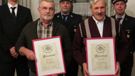 Bürgermeister Wolfgang Jarasch sowie Christian und Hansjörg Berchtenbreiter (hinten von links) gratulierten den Geehrten (vorne von links) Hermann Scharpf und Werner Merzenich.  

