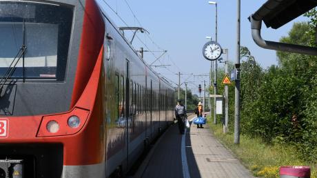Kritik wird laut an den Planungen zum Bahnausbau auf der Strecke Augsburg–Ulm, der Horgauer Gemeinderat will eine Trasse entlang der Autobahn unbedingt verhindern. Momentan fahren die Regionalzüge unter anderem durch Gessertshausen (unser Bild). 