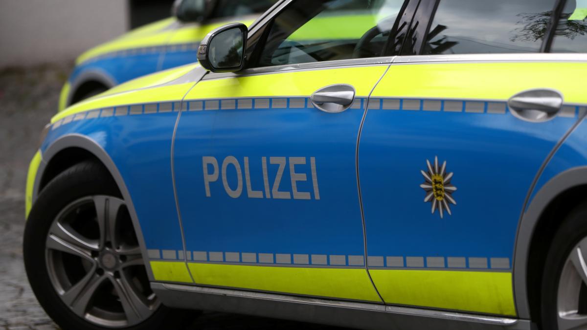 #Königsbrunn: Frau demoliert Autos und beleidigt Polizisten