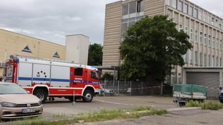 Am vergangenen Wochenende geriet in der Riedingerstraße in Augsburg ein Wohnwagen in Brand. Die Feuerwehr konnte löschen, die Kriminalpolizei ermittelt wegen Brandstiftung.