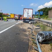 Ein Lkw-Unfall auf der A8 bei Augsburg sorgte für Verkehrsbehinderungen.