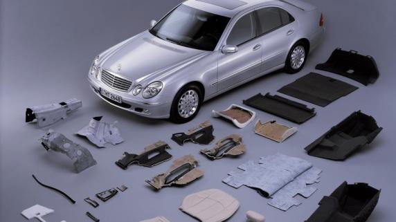 Schon in der «alten» Mercedes E-Klasse (W211) kamen Bio-Bauteile zum  Einsatz. (Bild: Daimler/dpa/tmn)
