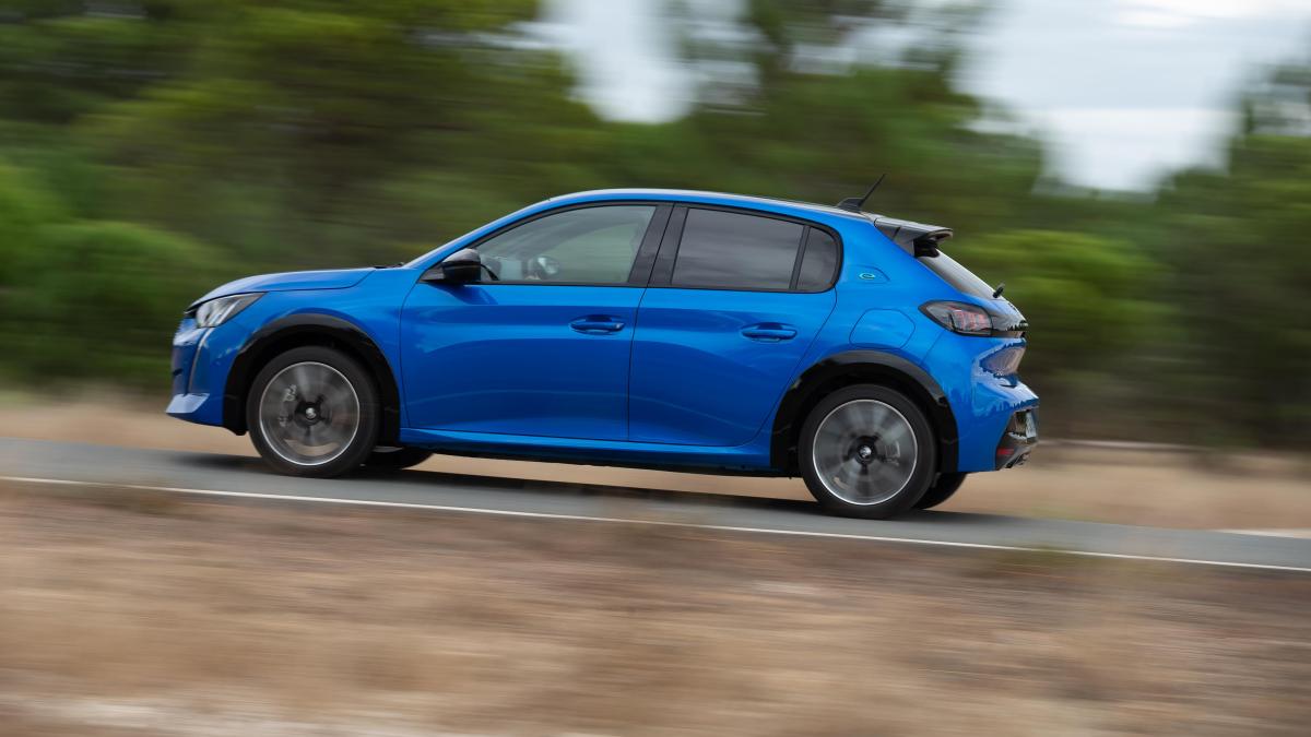 Mehr Reichweite und Leistung: Peugeot zeigt neuen e-208