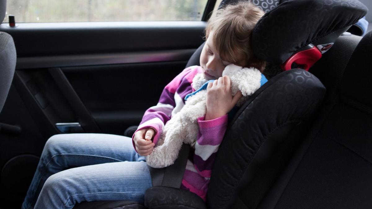 Bitte anschnallen: So sind Kinder im Auto richtig gesichert