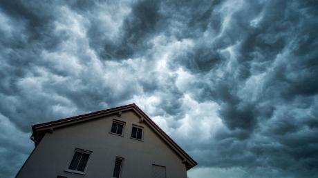 Unwetter nehmen zu und mit ihnen auch das Risiko für Elementarschäden am Eigenheim.