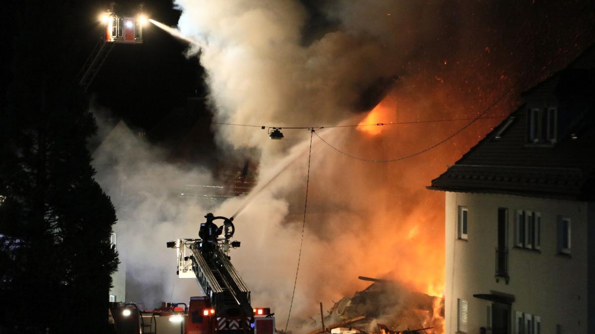 #Explosion in Stuttgart: Wohnhaus liegt in Trümmern