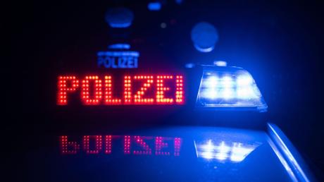 In einer Asylbewerberunterkunft in Tussenhausen hat ein Mann einen Mitbewohner verletzt. 