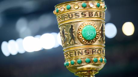 Der DFB-Pokal steht vor dem Spiel im Stadion. Die Erstrunden-Partie des SSV Ulm gegen den FC Bayern wird live im ZDF gezeigt.