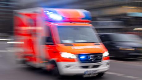 Der sechsjährige Junge kam in Augbsurg in ein Krankenhaus. 