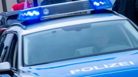 Polizei hofft auf Zeugenhinweise nach Fahrerflucht in Hirschbach.