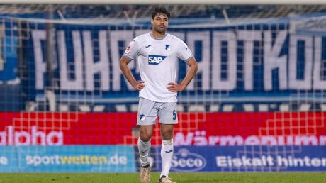 Hoffenheims Ozan Kabak reagiert enttäuscht nach Bochums Tor.