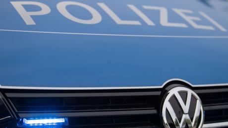 Ein 33-Jähriger ist nach einem Unfall in Gersthofen verletzt, berichtet die Polizei. 