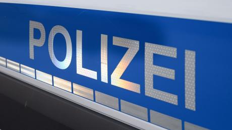 Die Polizei will eine Unfallflucht in Gannertshofen aufklären.