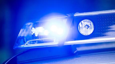 Die Polizei berichtet von einem Unfall an einer Telefonleitung in Hegnenbach. 