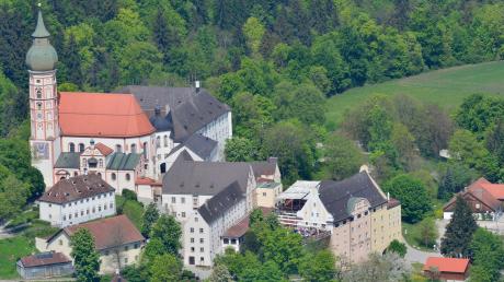Das Kloster Andechs ist ein beliebter Ausflugs- und Wallfahrtsort in Oberbayern. Im Klostergasthof steht nun eine Veränderung an.  