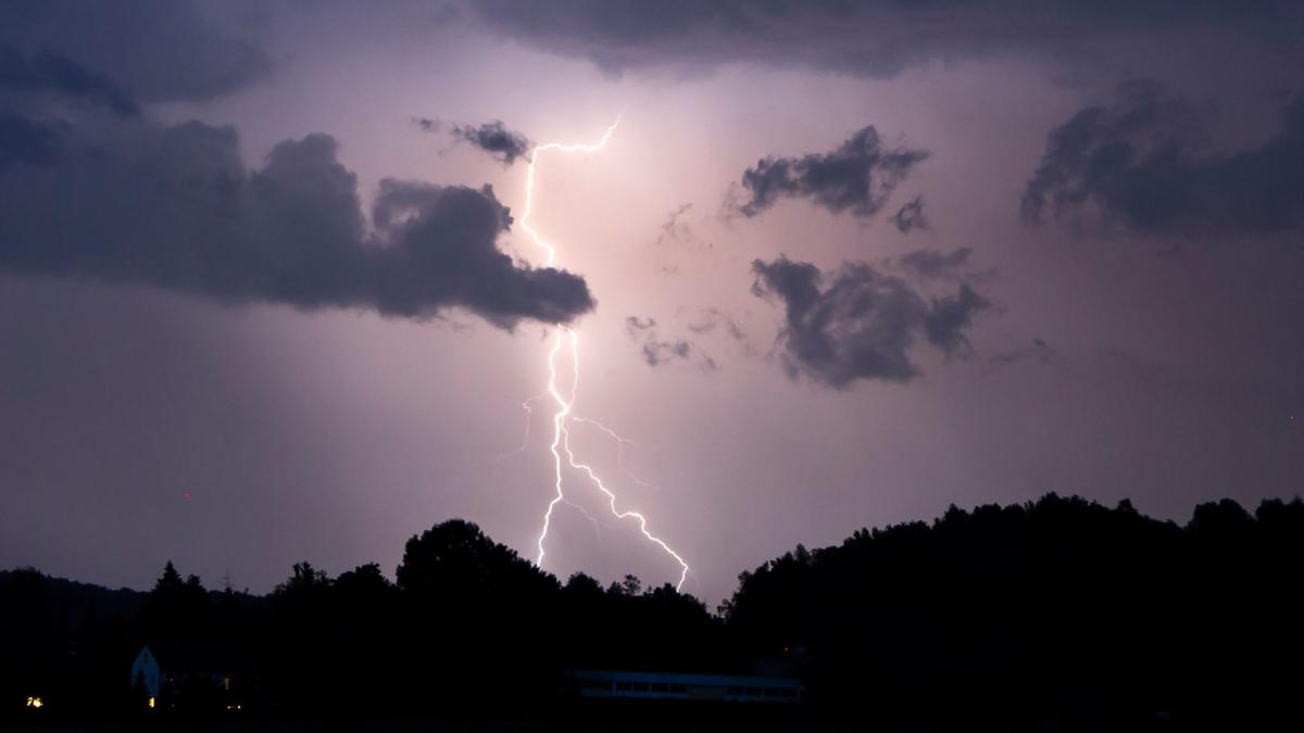 #DWD warnt vor Tornados, Gewitter, Starkregen