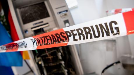 Die Fälle von gesprengten Geldautomaten hat in diesem Jahr in Bayern deutlich zugenommen. Am frühen Donnerstagmorgen traf es die Volks- und Raiffeisenbank in Odelzhausen.