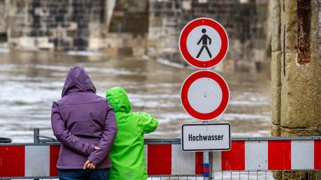 Aufgrund des Hochwassers in Süddeutschland kommt es noch immer zu Zugausfällen und Streckensperrungen. 
