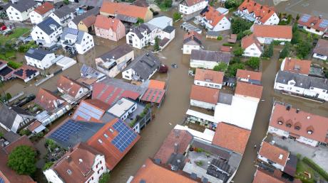 Teile von Reichertshofen sind vom Wasser überflutet.