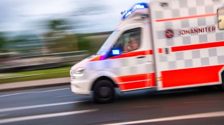 Bei einem Betriebsunfall in Auchsesheim hat ein Mann einen Teil seines Fingers verloren.