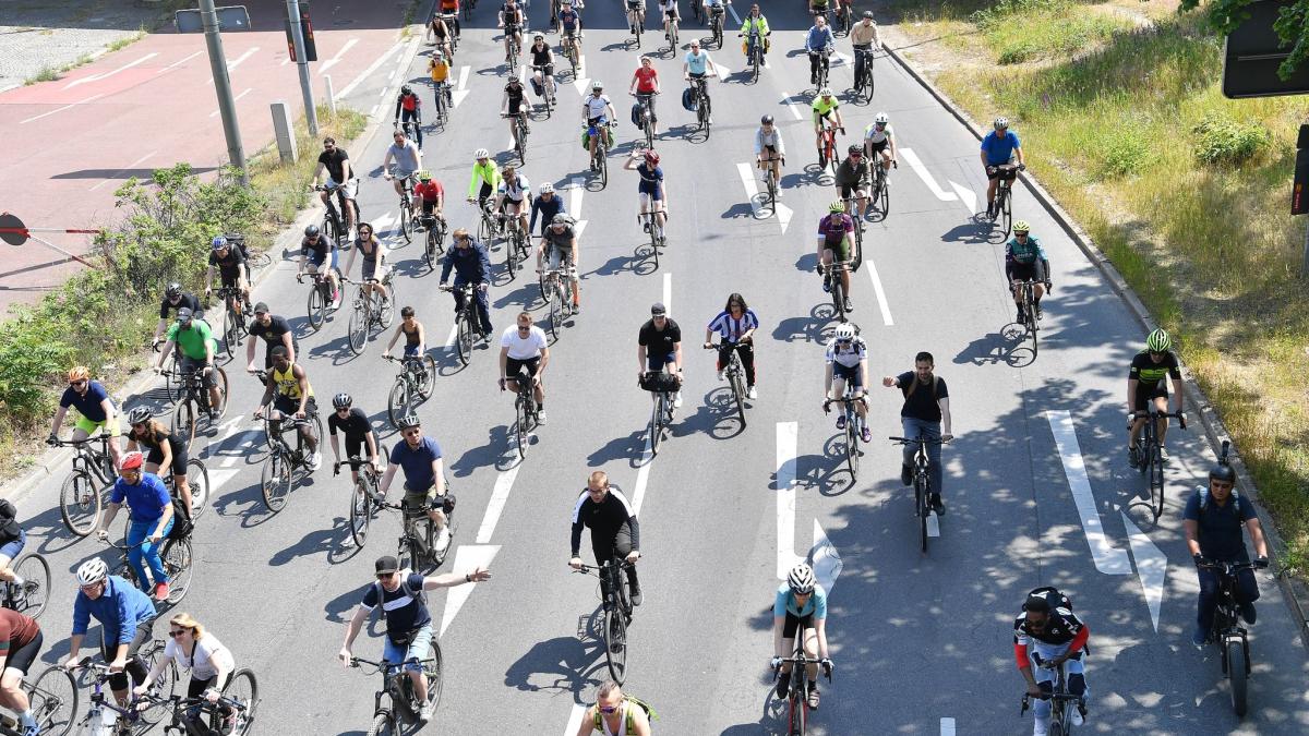 #50.000 Radfahrer bei Sternfahrt durch Berlin