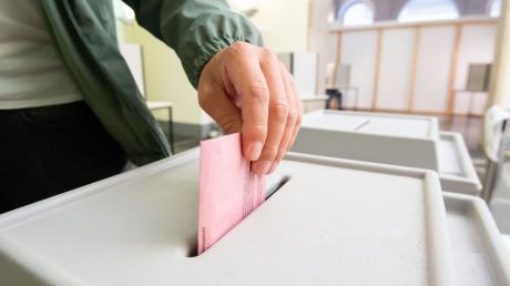 Wie viele Wahllokale soll es in der Gemeinde Sielenbach künftig geben? Darüber beriet der Sielenbacher Gemeinderat. 