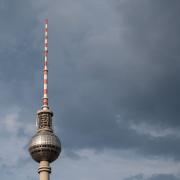 Viele Wolken und Regen bestimmen die Wetterlage in Berlin und Brandenburg.