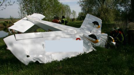 In Nördlingen ist ein Leichtflugzeug abgestürzt. Der Pilot wird schwerverletzt von einem Rettungshubschrauber ins Krankenhaus geflogen.