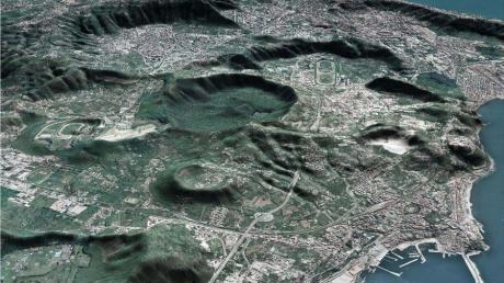 Die Phlegräischen Felder bei Neapel. Direkt neben der italienischen Millionenstadt liegt ein Supervulkan. 