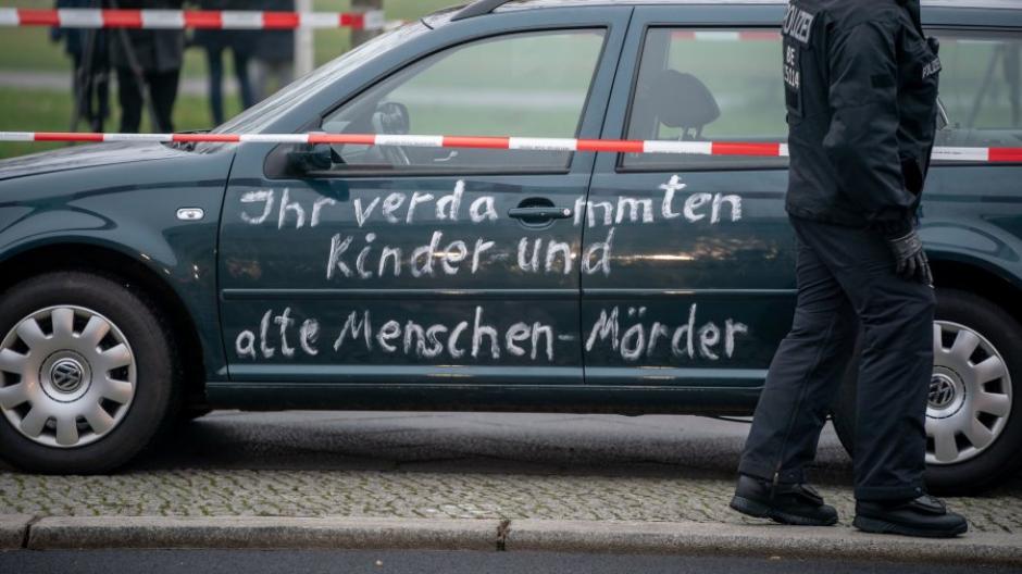 Berlin Auto Dringt Bis Zum Tor Des Kanzleramts Vor Polizei Nimmt Fahrer Fest Augsburger Allgemeine