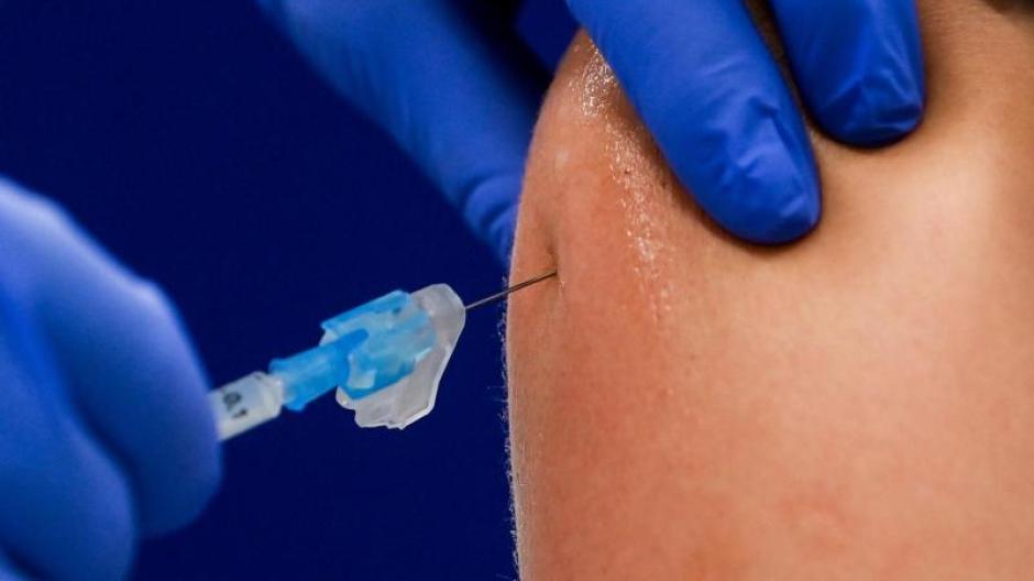 Corona Impfung Fur Neunjahrige Arzt Impft Versehentlich Kind In Impfzentrum In Bobingen