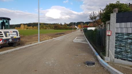 Die Erschließungsmaßnahmen am Mühlweg in Langenhaslach stehen kurz vor der Fertigstellung. Dort entsteht ein kleines Baugebiet mit zehn Bauplätzen.