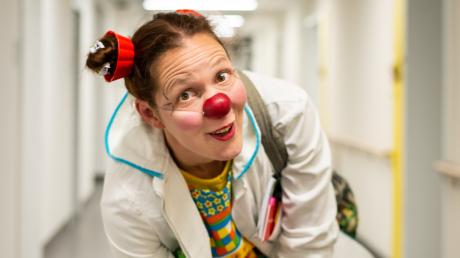 Clownin Silke Kettner besucht als Klinik-Clownin „Frl. Lupine“ im Josefinum in Augsburg einmal pro Woche die kleinen Patienten.