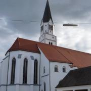 In der Rainer Stadtpfarrkirche St. Johannes wurde am Samstagabend der Gottesdienst durch zwei Jugendliche gestört. Sie riefen die islamische Formel, die oft auch bei Anschlägen verwendet wird.
