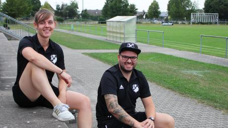 Tanja Tricca ist Kapitänin bei den Verbandsliga-Fußballerinnen des FV Bellenberg, Patrick Princz deren Trainer. Beide fiebern dem Saisonstart entgegen.
