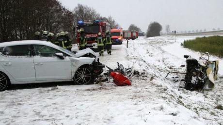 Ein Unfall mit drei Verletzten ereignet sich zwischen Oettingen und Megesheim. Auch bei Neresheim kommt es zu Unfallverletzungen.