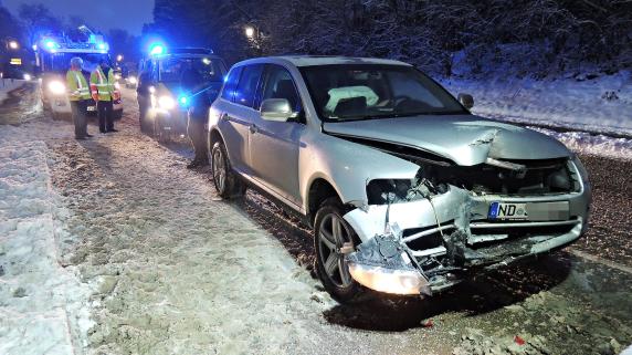 Neuburg-Schrobenhausen/Ingolstadt: Glatteis und Schnee bringen einige Autos  ins Rutschen