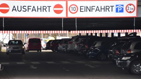 Auf dem Kaufland-Parkplatz in Donauwörth ist eine Autofahrerin verunglückt.