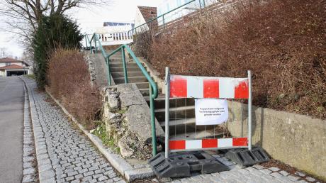 Diskussionen über eine Treppe im Rettenbacher Gemeinderat: Sofortiger Rückbau oder eine Maßnahme im Rahmen der Dorfentwicklung?