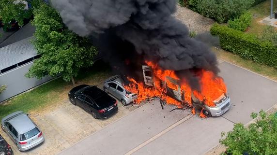 Neuburg: Feuer im Schwalbanger: Wohnmobil brennt komplett aus