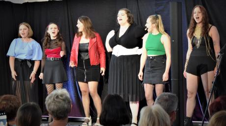 Die Frauen von Heinrich VIII. sangen (von links) Lucia Warnberger, Amelie Moritz, Alina Schaller, Camilla Anton, Katja Blessing und Patricia Albanese.
