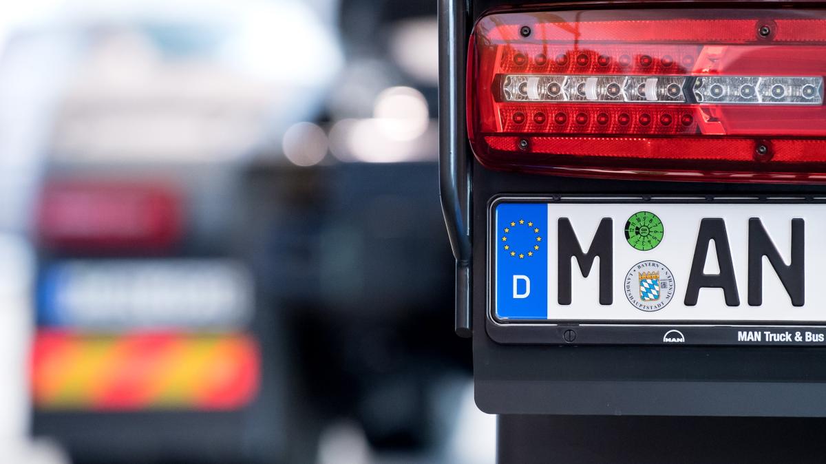 MUC-Nummernschild in München: Er hat das erste neue Kennzeichen