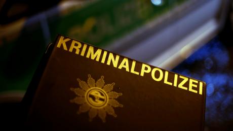 Die Kriminalpolizei in Augsburg ermittelt wegen gefährlicher Körperverletzung.