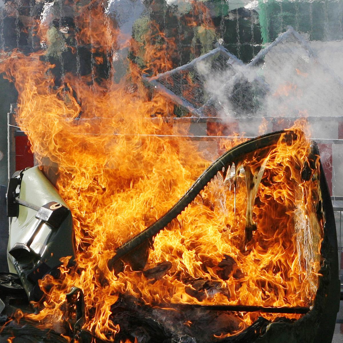 Mehrere Mülltonnen brennen in Augsburg-Kriegshaber
