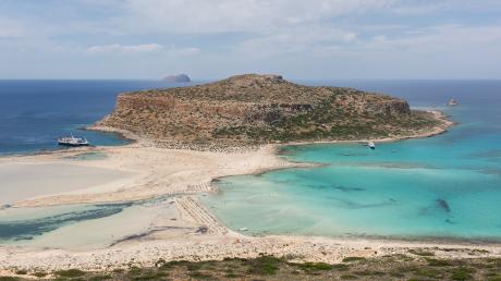 Blick auf den Strand von Balos und seine Lagune im nordöstlichen Teil der Insel Kreta. Er gehört zu den schönsten Orten der griechischen Insel.