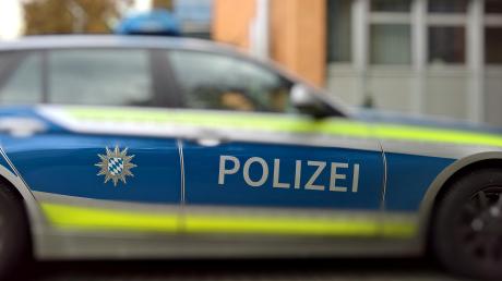 Die Polizei in Augsbrug ermittelt wegen Trunkenheit im Verkehr gegen einen 21-Jährigen.