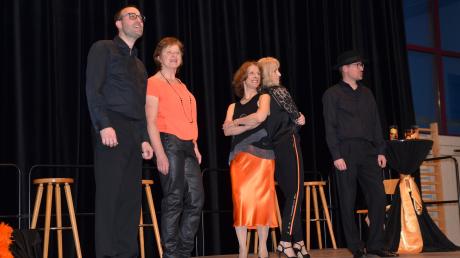 Passend zum Namen trat das Quintett "Vox Orange" in Schwarz-Orange auf und setzte seine Gesangsvorträge auch bildlich schön in Szene. 