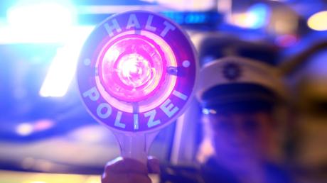 Die Polizei in Augsburg ermittelt gegen einen 39 Jahre alten Mann.